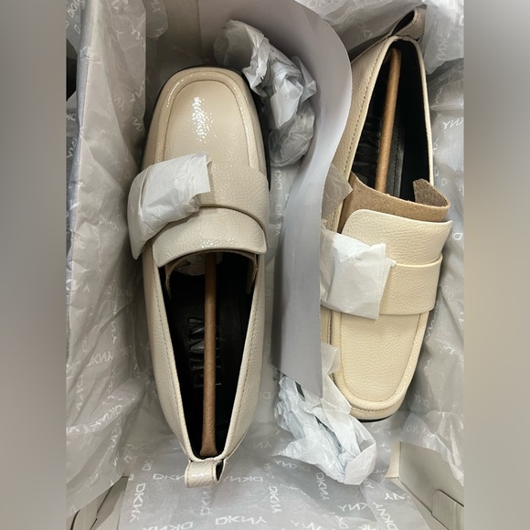 New DKNY Krissa Casual Slip Loafers in PEBBLE Size 5.5 - Picture 1 of 7